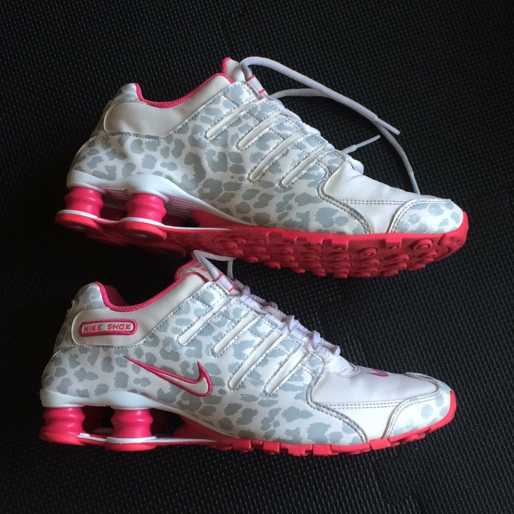 Nike Shox cheetah print (white & pink) size 9